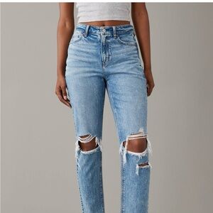 American Eagle 🦅 High Rise Distressed Mom Jeans Size 12 Long — EUC!!